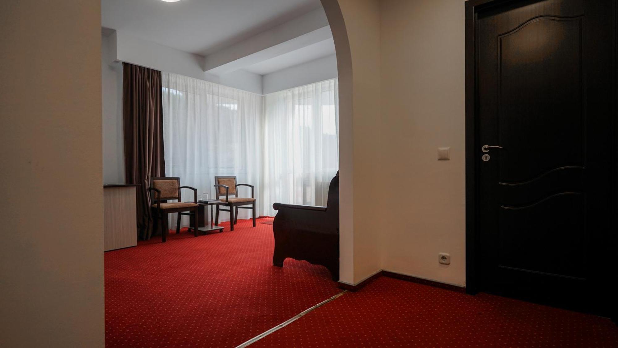 Vila Trandafirul Si Liliacul Otel Căciulata Dış mekan fotoğraf