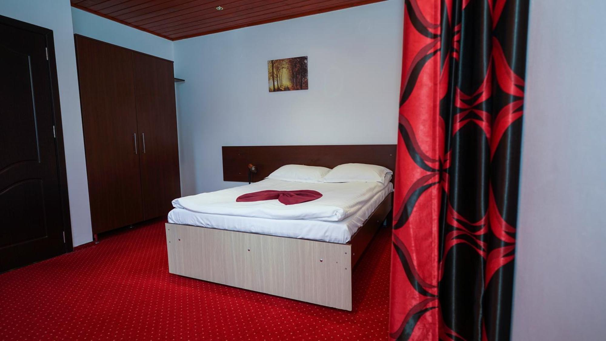 Vila Trandafirul Si Liliacul Otel Căciulata Dış mekan fotoğraf