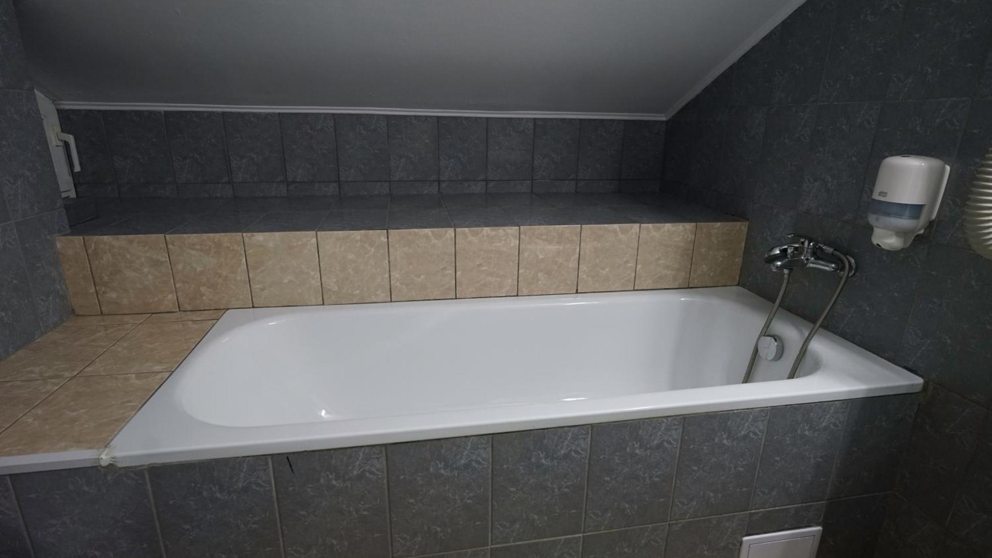 Vila Trandafirul Si Liliacul Otel Căciulata Dış mekan fotoğraf