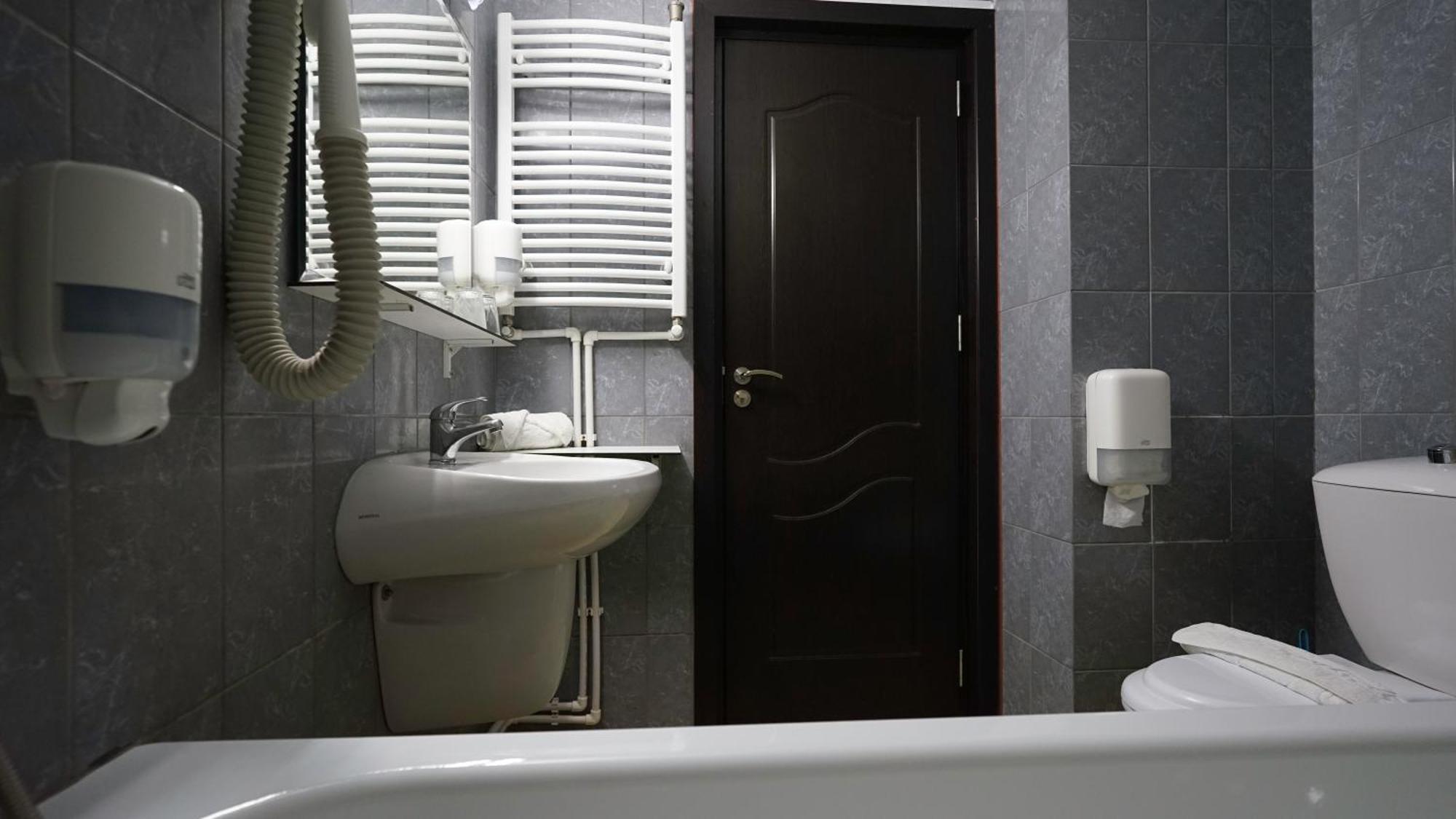 Vila Trandafirul Si Liliacul Otel Căciulata Dış mekan fotoğraf