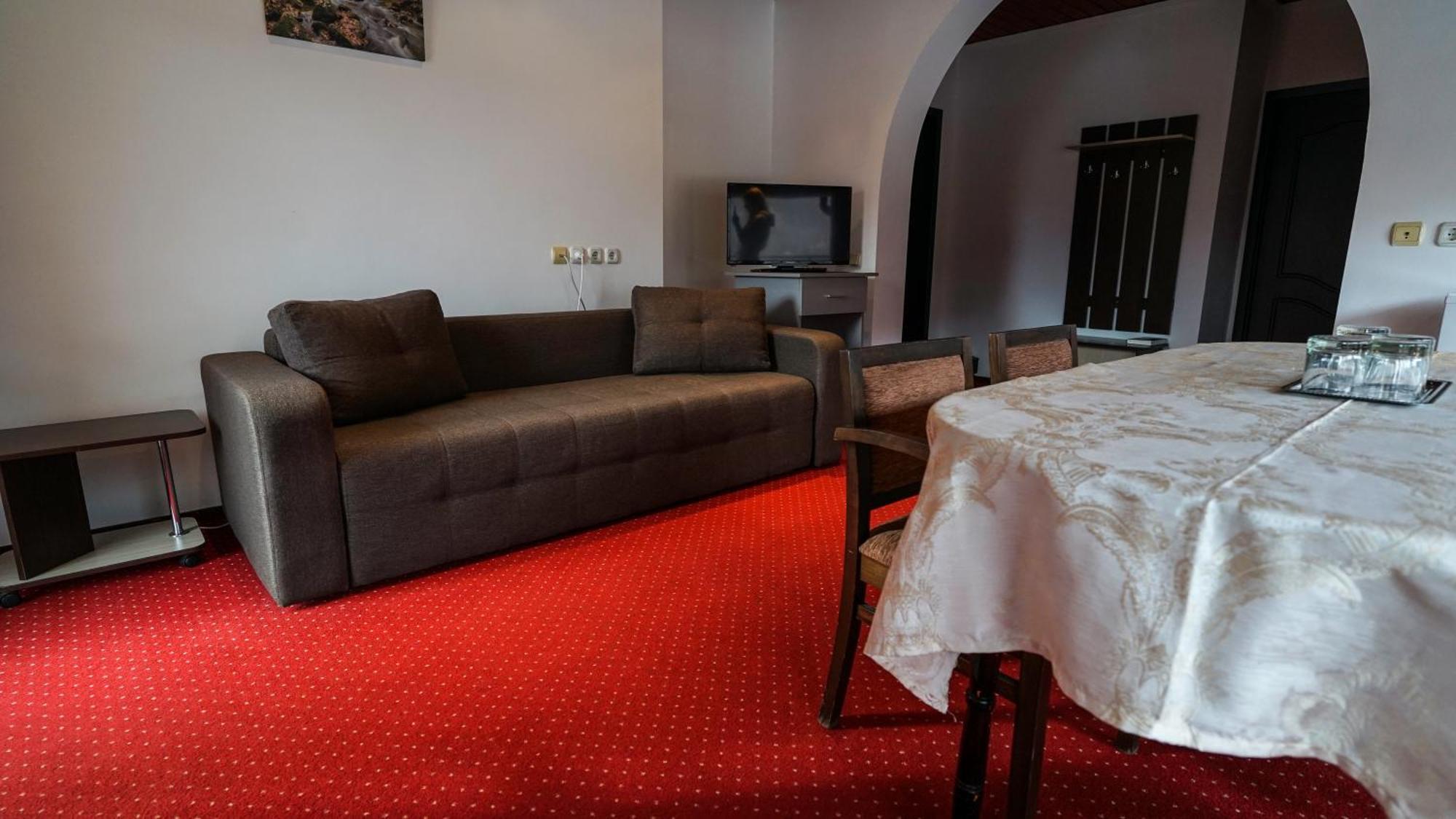 Vila Trandafirul Si Liliacul Otel Căciulata Dış mekan fotoğraf