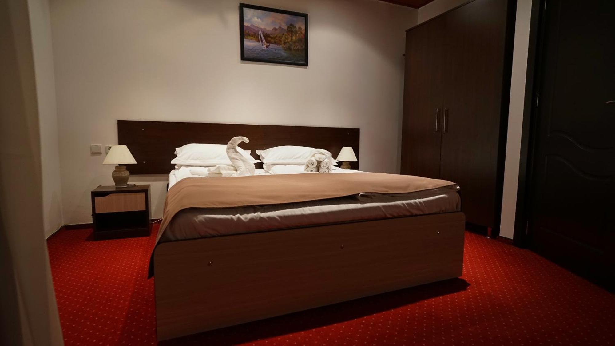 Vila Trandafirul Si Liliacul Otel Căciulata Dış mekan fotoğraf