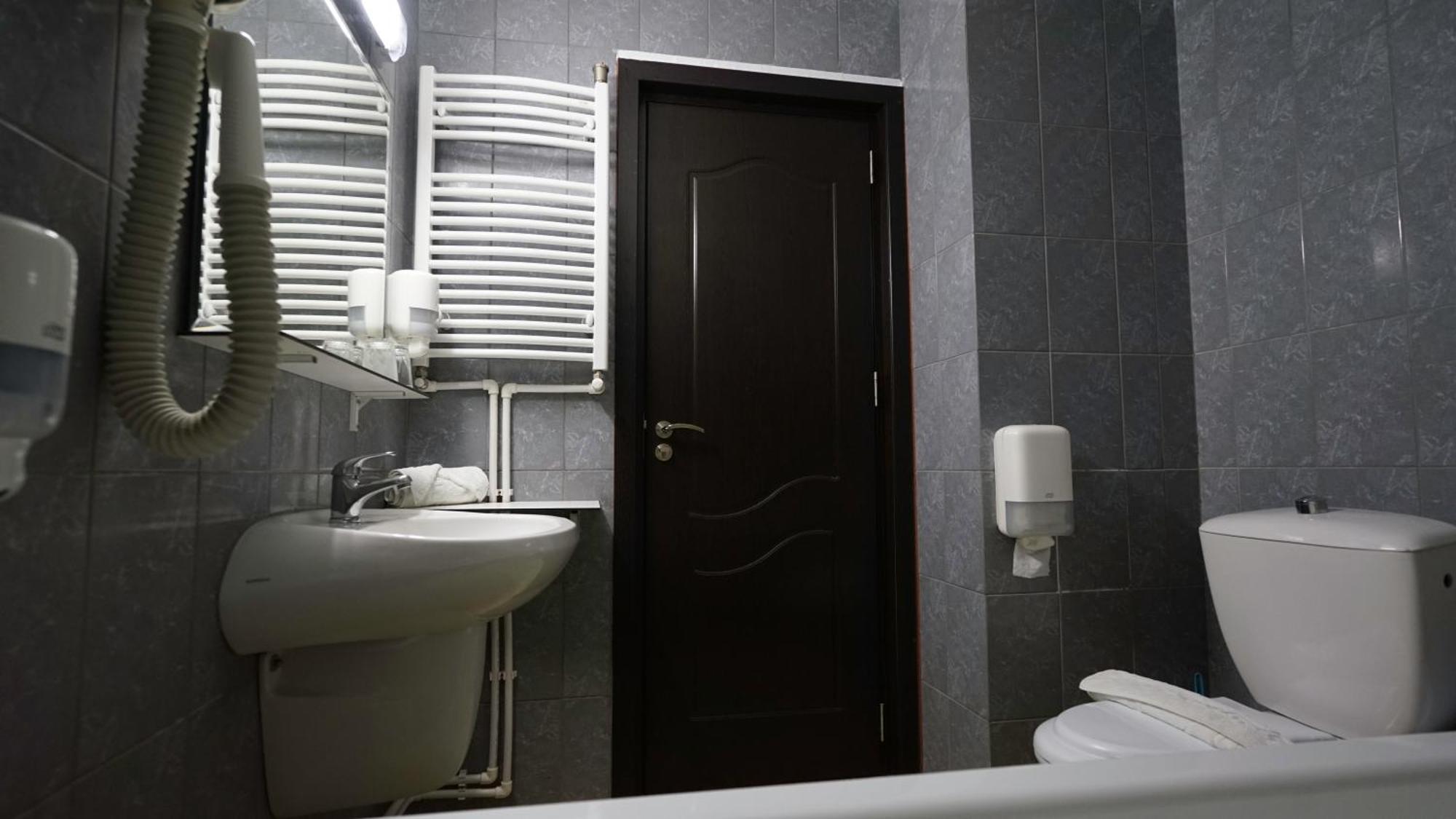Vila Trandafirul Si Liliacul Otel Căciulata Dış mekan fotoğraf